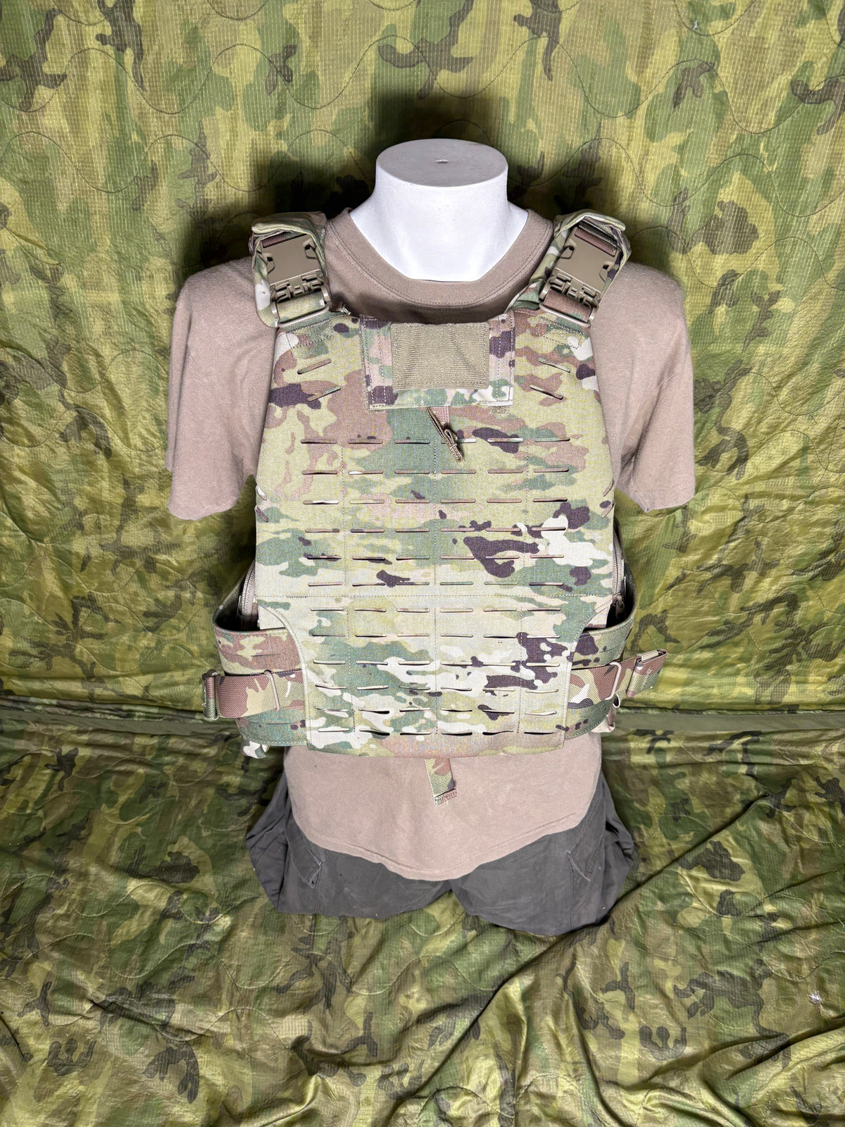 Modular Scalable Vest size medium with Kevlar inserts and concealable vest