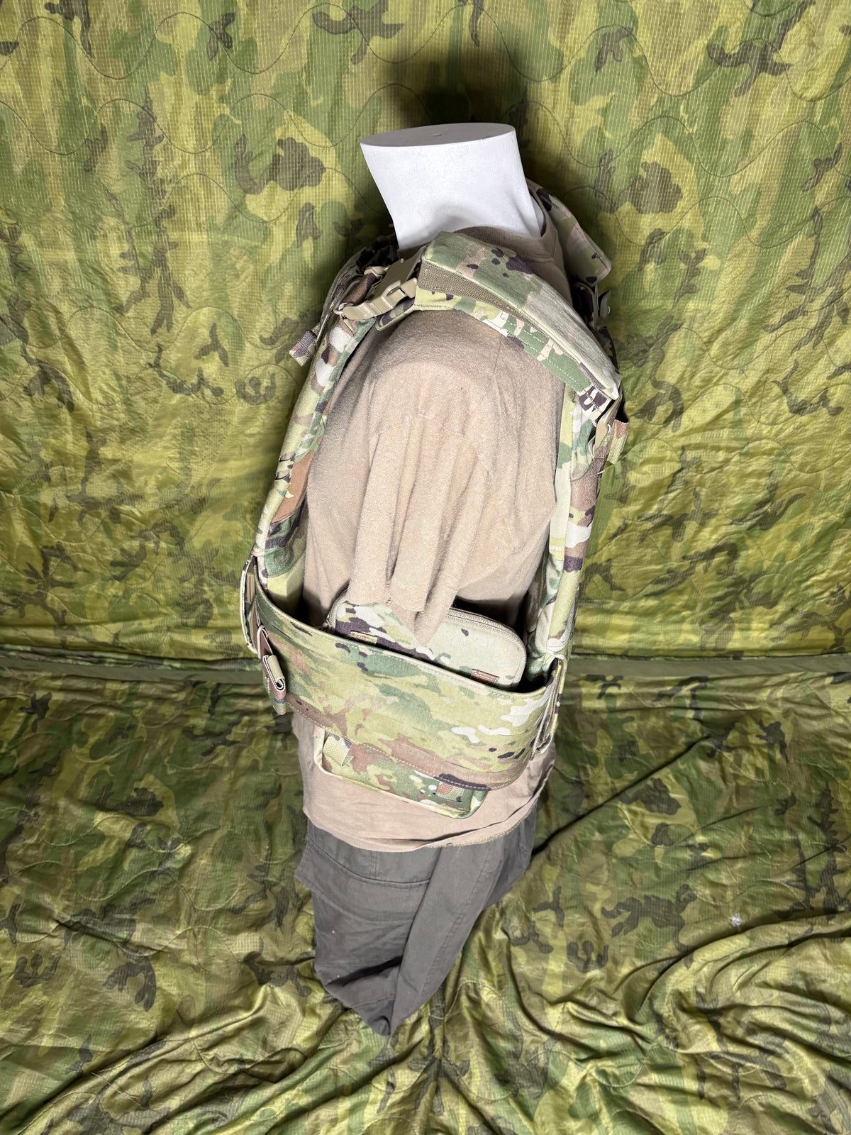Modular Scalable Vest size medium with Kevlar inserts and concealable vest
